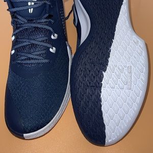 Brand New Navy Blue and White Nike Zoom Tennis Shoes size 10